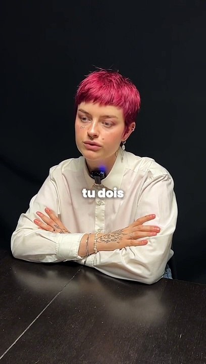 Elle sacrifie sa vie pour celle des autres ? ⏱ Camille est AESH (c'est elle aide les élèves en difficulté). Elle travaille à Paris (c’est la capitale de la France), depuis peu. Elle répond à tous les clichés sur son métier dans cette vidéo.