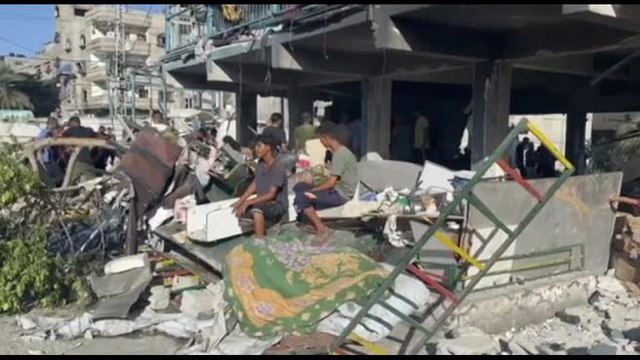 Gaza, 6 operatori Unrwa morti in raid israeliano in scuola a Nuseirat