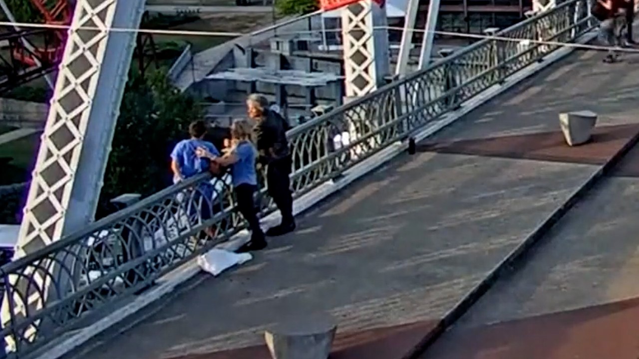 États-Unis : le chanteur Jon Bon Jovi sauve une femme sur le point de sauter d’un pont