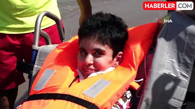 Manavgat Belediyesi Özel Gereksinimli Bireyi Denizle Buluşturdu