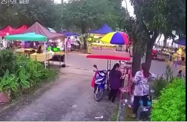 Emprendedora es tragada por socavón cerca de puesto de comida: video