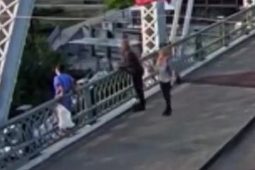 Jon Bon Jovi salvó a una mujer de un intento de suicidio en un video viral.