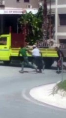 Motoristas brigam com motosserra na Itália; veja vídeo