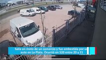 Salía en moto de un comercio y fue embestida por un auto en La Plata. Ocurrió en 520 entre 20 y 21