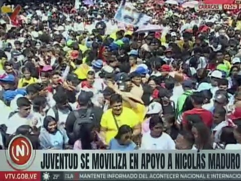 Juventud venezolana se moviliza en las calles en respaldo al presidente Nicolás Maduro