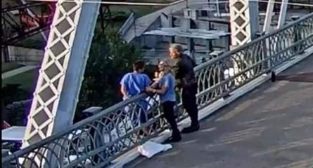 ¡Héroe! Bon Jovi evita que una mujer salte de un puente