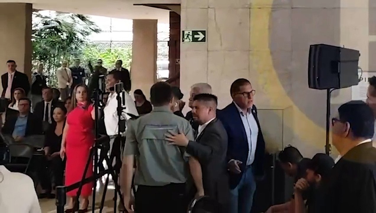 ext-Sigue polémica por trato de Presidente a periodistas de UCR: Lea lo que responden desde Zapote-120924