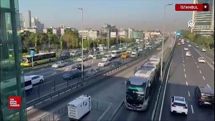 İstanbul'da haftanın son mesai gününde trafik yoğunluğu yaşanıyor