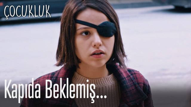 Kader, Gülay'ı kapıda beklemiş - Çocukluk