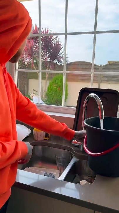 NO_ONE_IS_SAFE_IN_THIS_FAMILY__PRANKS__NO_ONE_IS_SAFE_IN_THIS_FAMILY__PRANKS__(720p)