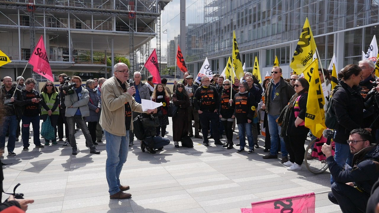 Par la fenêtre ou par la porte