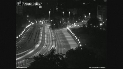 Se derrumba en plena noche un importante puente y parte en dos una ciudad europea