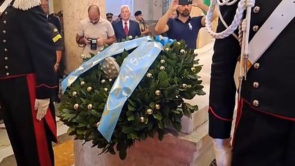 Una lapide per ricordare il coraggio dei caduti