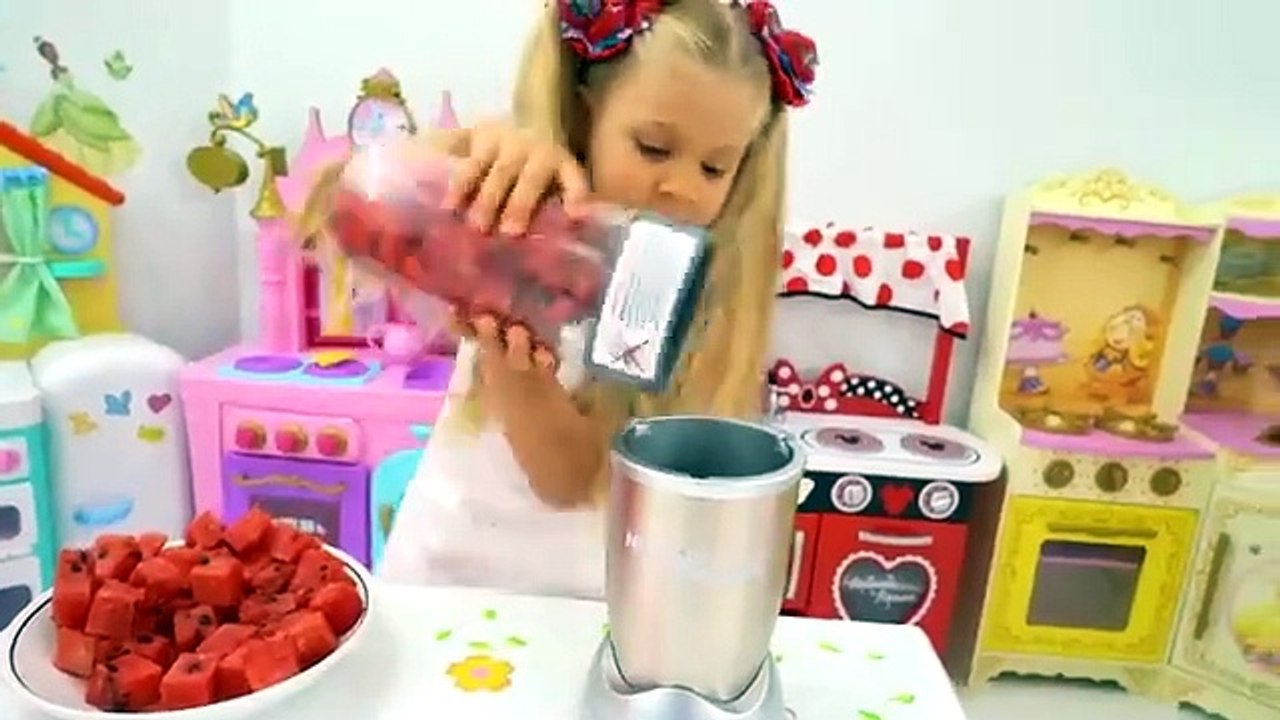 Roma_and_Diana_Pretend_Play_Funny_Stories_about_Ice_Cream(18)