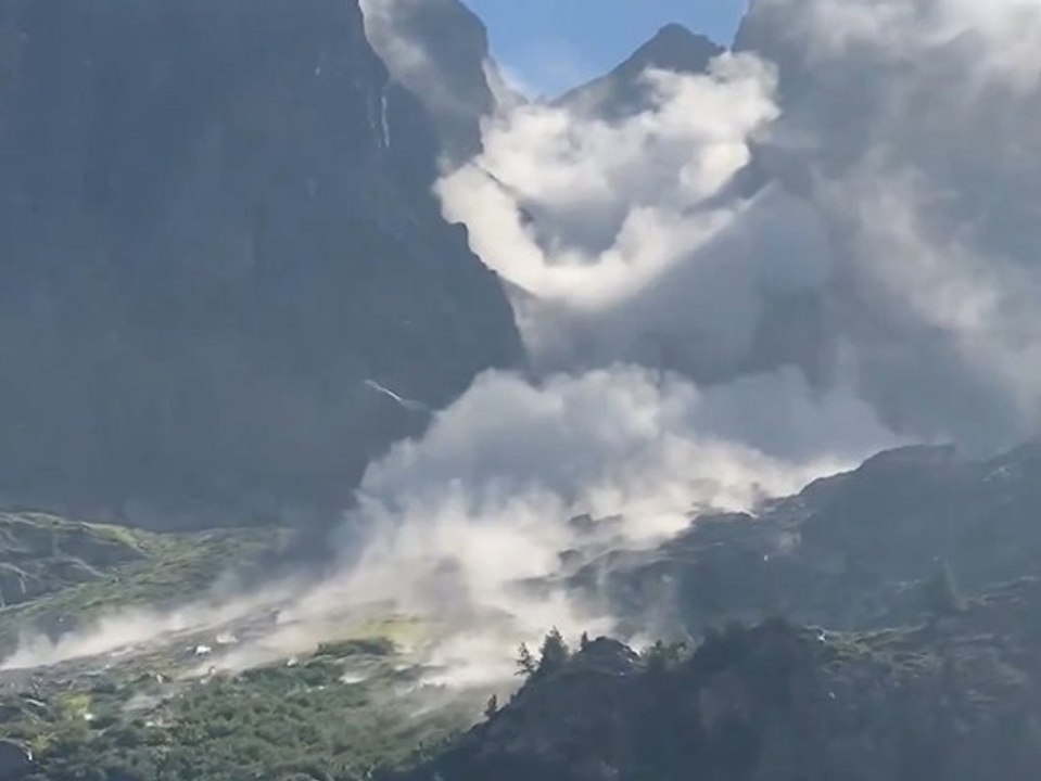 Erdrutsch in den Alpen: Video zeigt fliegende Felsen