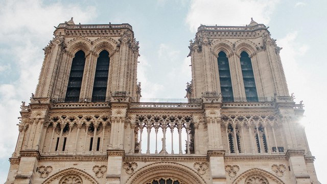 Polémique sur les vitraux contemporains de Notre-Dame de Paris, une histoire vieille de cent ans