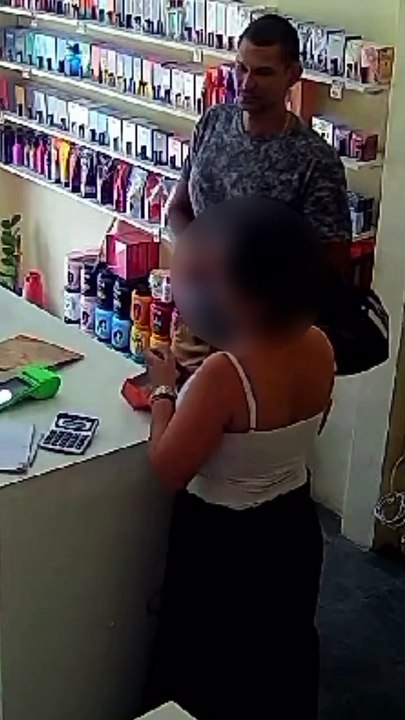 Homem furta perfume em menos de 2 segundos em Feira de Santana