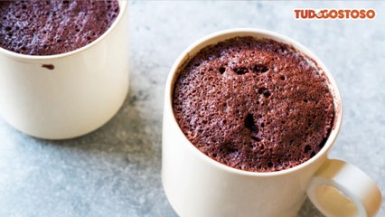 Bolo de chocolate de caneca na airfryer