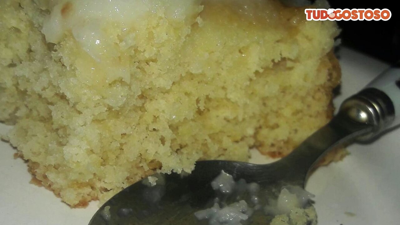 Bolo de coco cremoso