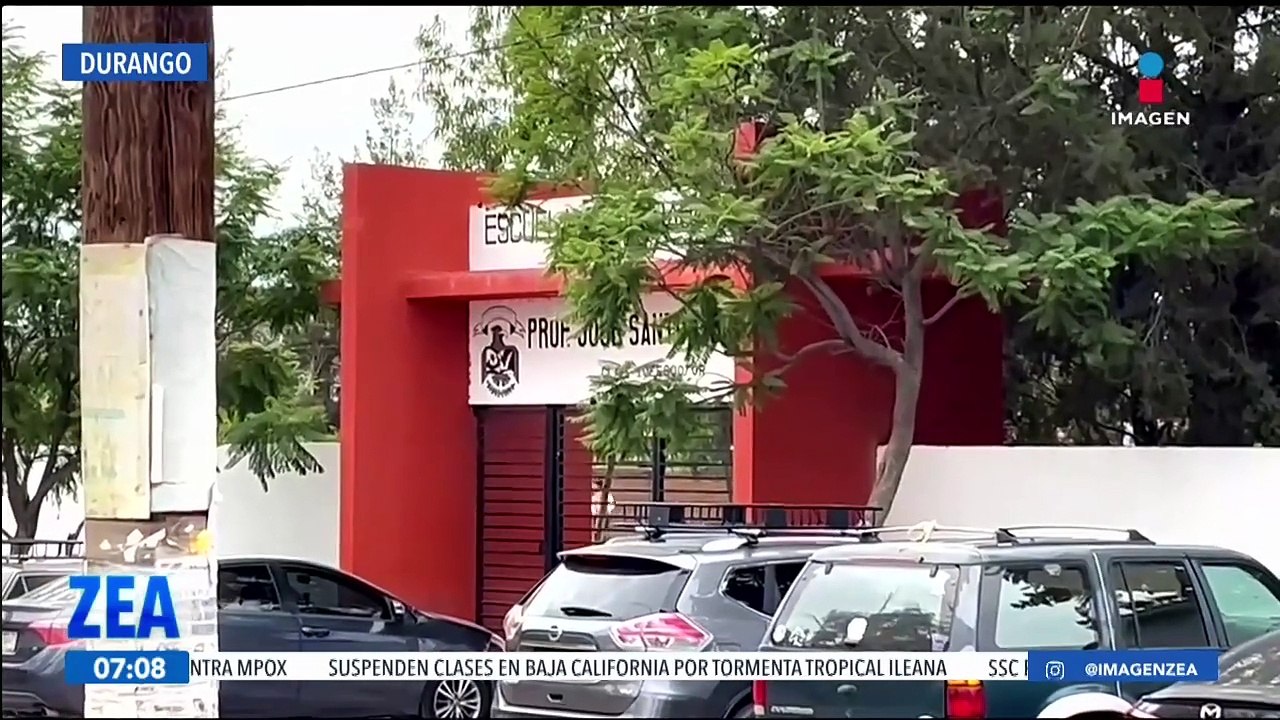 Maestros destruyen y queman teléfonos celulares de estudiantes en Durango