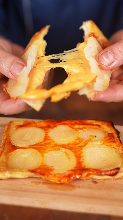 Thin onion and cheese tart !