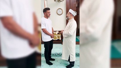 Ali Erbaş Mesut Özil'le buluştu