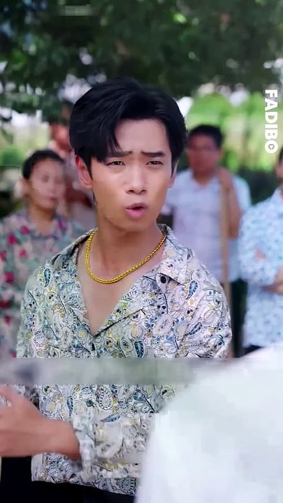 người thấy tốt bụng giúp 3 cô học trò đi học đại học ở nước ngoài 10 năm sau được 3 cô gái quay lại báo đáp