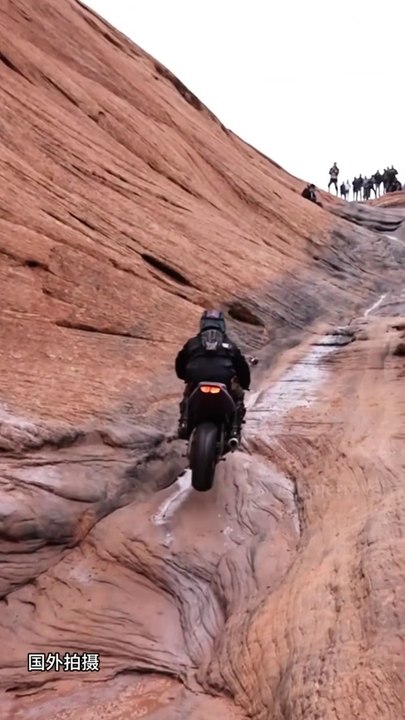 Daring Dirt Bike Sports Adventure: Dangerous Bike Stunt