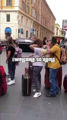 Taxi a Roma, l'incredibile fila di clienti in attesa a via Marsala