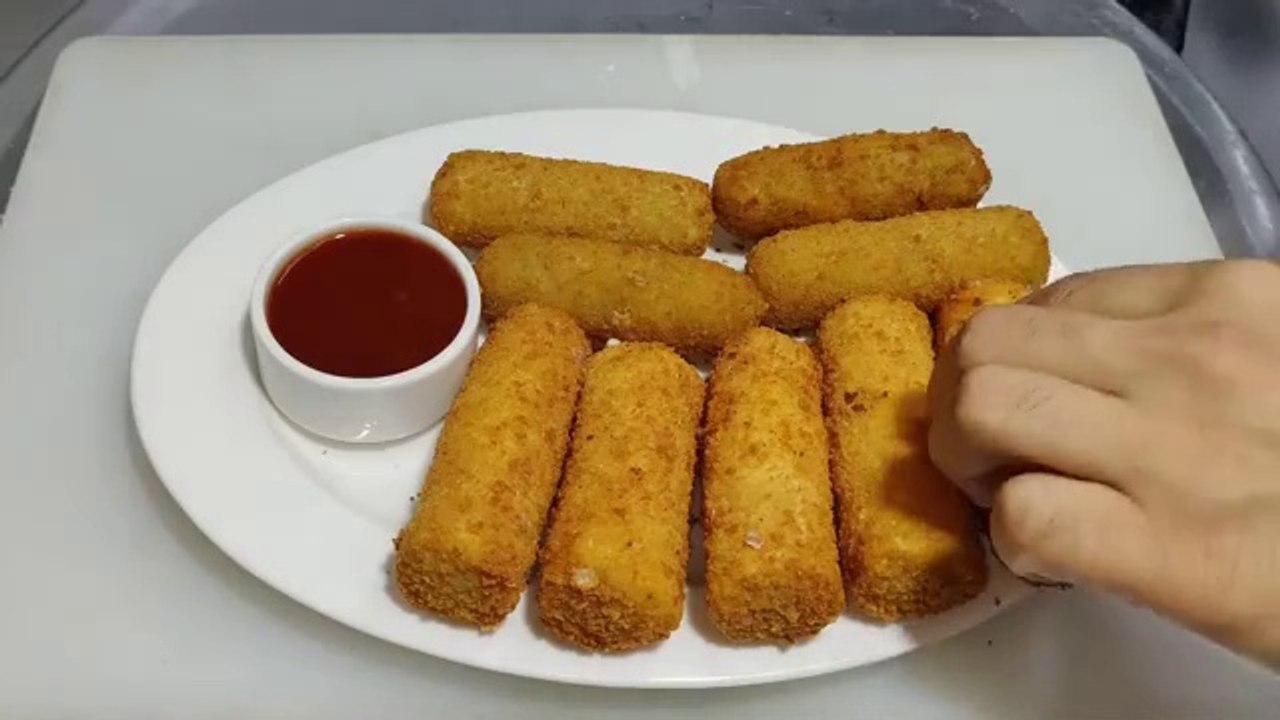 आलू ब्रेड से बनाएं टेस्टी कुरकुरा नाश्ता | Potato Bread Roll | Aloo Snacks | Bread Roll | 