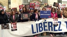 La manifestazione a Parigi per chiedere liberazione ostaggi Hamas