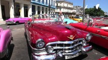 Lujo sobre ruedas: autos de alta gama roban show a clásicos americanos en Cuba