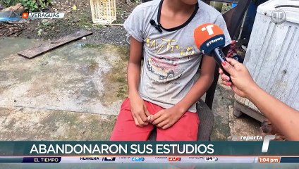 Dos hermanos abandonaron la escuela para ayudar a su padre que está en silla de ruedas