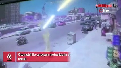 Otomobil ile çarpışan motosikletin sürücüsü motosikletten fırladı