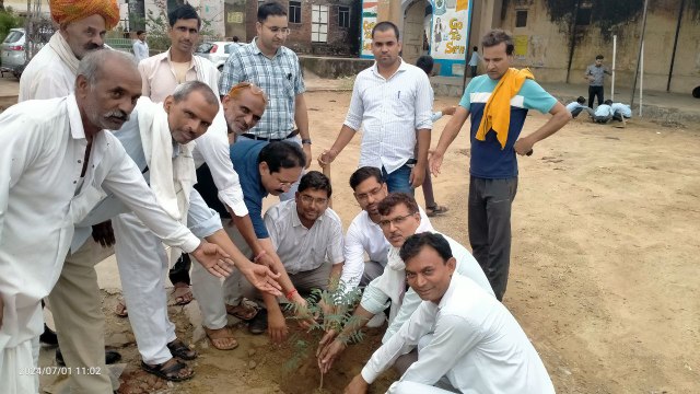 11 पौधे लगाकर पत्रिका के हरियाळो राजस्थान अभियान का किया शुभारम्भ