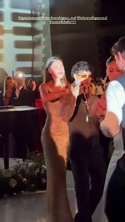 Belen Rodriguez e Tony Effe, il ballo in pista con Cecilia Rodriguez e Ignazio Moser