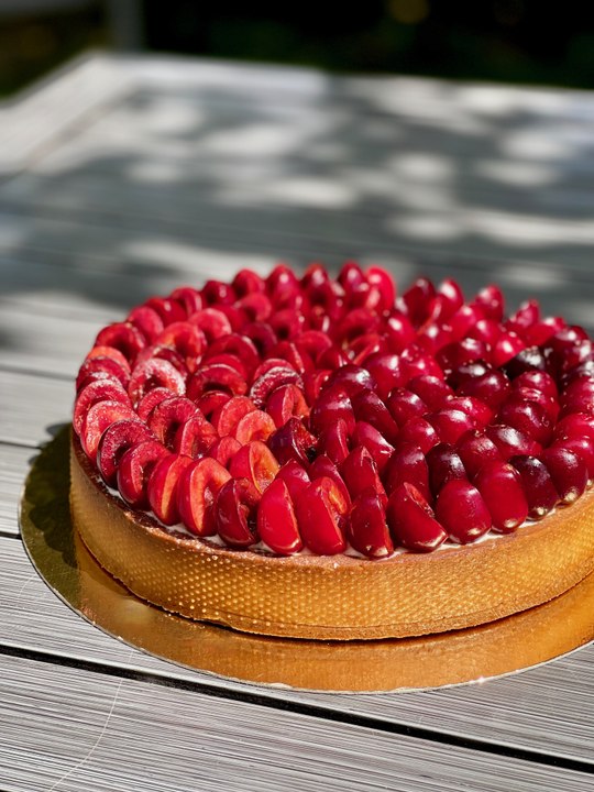 Tarte Cerises, Amande | Pâte Sablée, Crème d'Amande, Crème Fouettée au Mascarpone et Cerises Fraîches