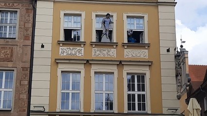 Alternatywne koziołki na Starym Rynku w Poznaniu