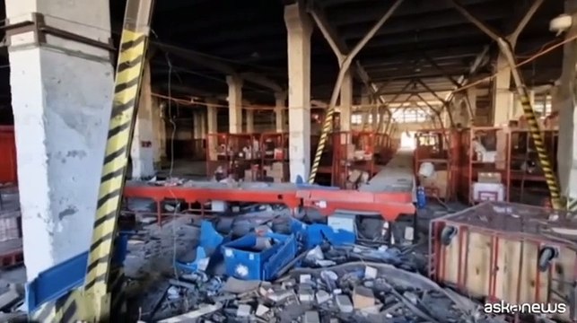 Le immagini della distruzione dopo un bombardamento russo a Kharkiv