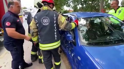 Sıkıştığı yerden otomobilin kapısı kesilerek kurtarıldı
