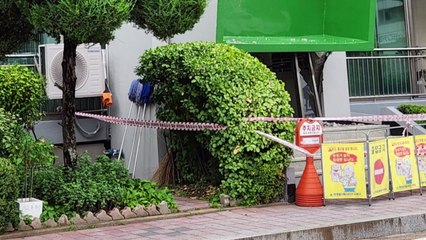 아파트 공동현관 지붕 붕괴..."인명피해 없어" / YTN