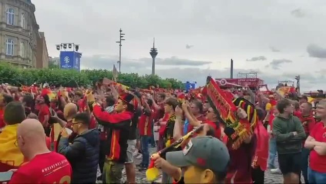 Les supporters mettent l'ambiance avant France-Belgique