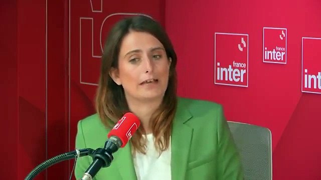 En larmes sur France Inter, Marine Tondelier, secrétaire nationale d'Europe Ecologie Les Verts, s'en prend aux consignes de vote de Bruno Le Maire: C'est un lâche ! Ca fait 10 ans que je vis dans une ville tenue par le RN ! - Regardez