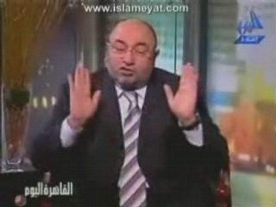 شاهدوا ماذا يقول هذا الجاهل