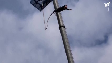 Ed Davey bungee jumps into final week of election campaigning