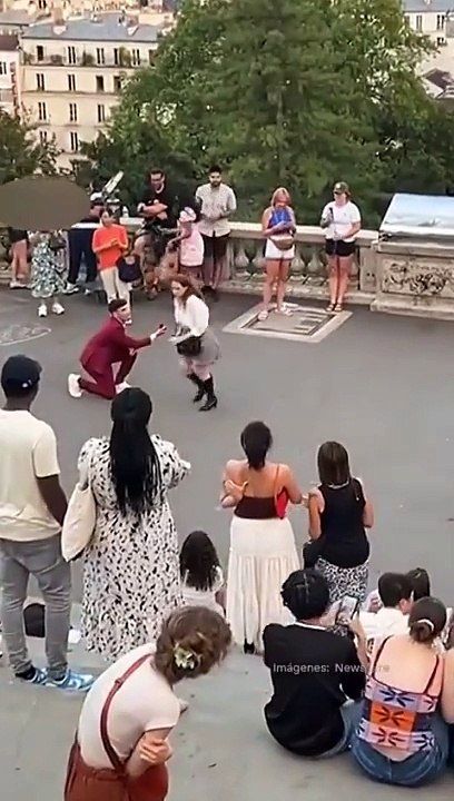 Homem pede namorada em casamento em Paris e... ela foge