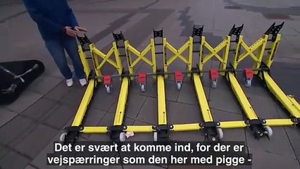 Camilla Faurholdt-Löfvall viser her, hvordan noget af opbuddet tager sig ud |2024| DR