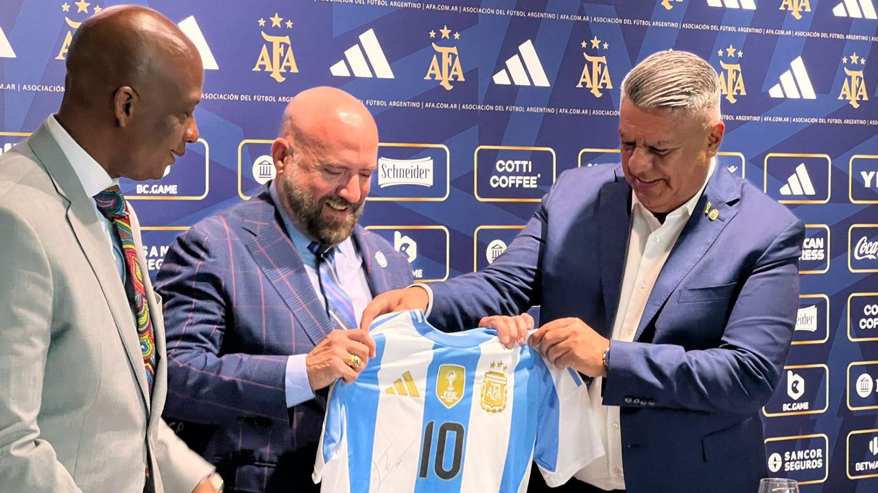 Claudio Tapia confirma que Messi recibirá la llave de la ciudad de Miami