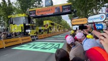 Tour de France a Torino, l'eritreo Girmay vince la terza tappa, Carapaz nuova gialla