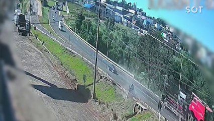 Câmera registra grave acidente que deixou uma criança morta e cinco feridos grave na BR-277